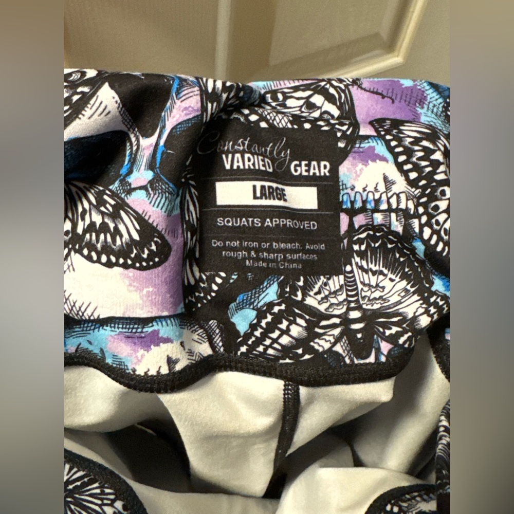 Constantly Varied Gear skulls & butterflies Large CVG biker shorts 5” - Picture 4 of 4